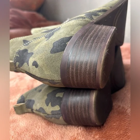 Lucky Brand Camo Suede Ankle Booties Western Low Heel Boots - Picture 9 of 10